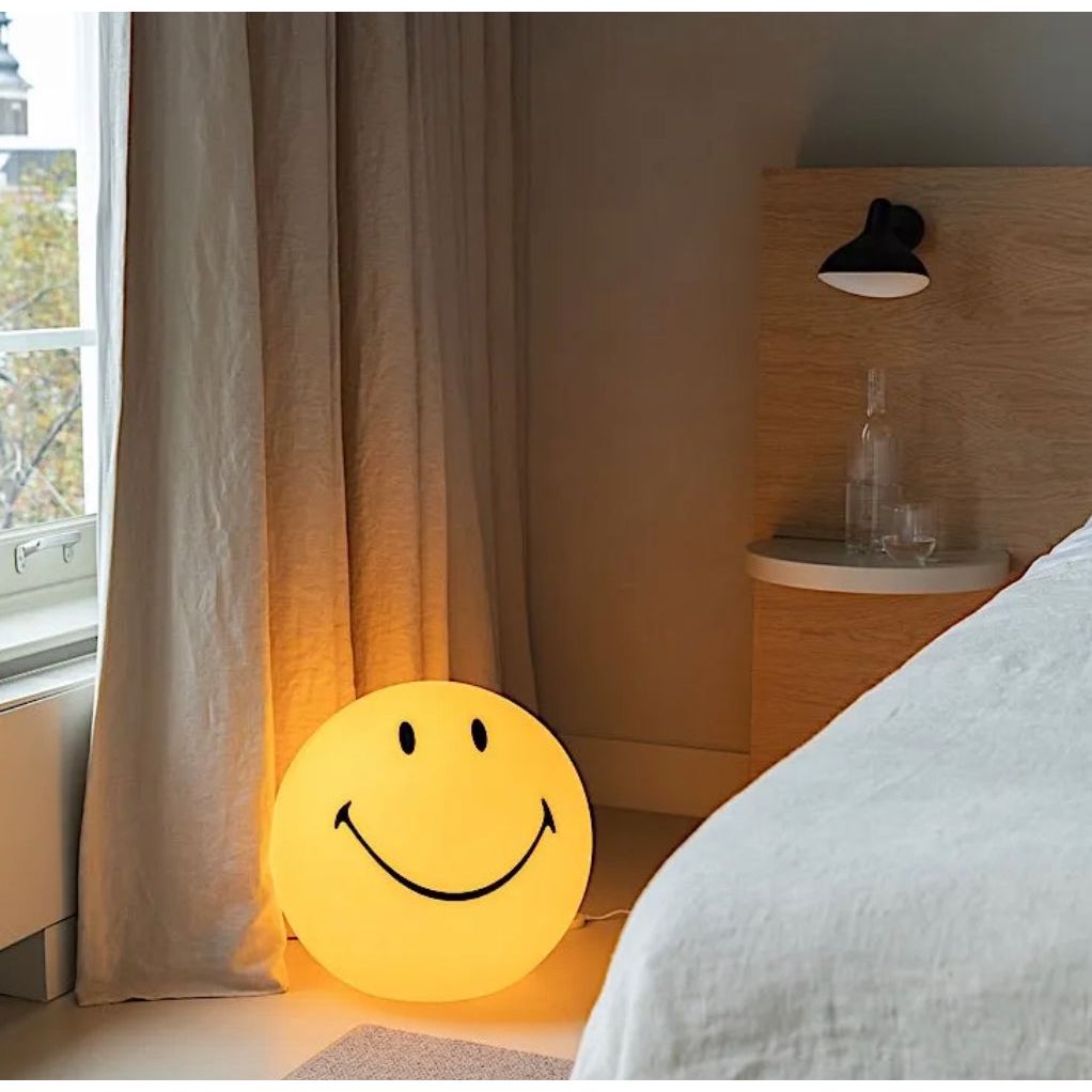 Lampe Smiley XL jaune – MrMaria – Luminaire design et pop culture