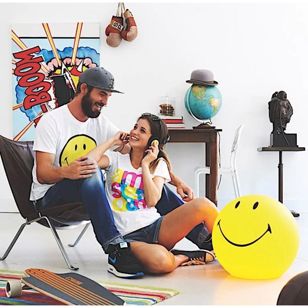 Lampe Smiley XL jaune – MrMaria – Luminaire design et pop culture