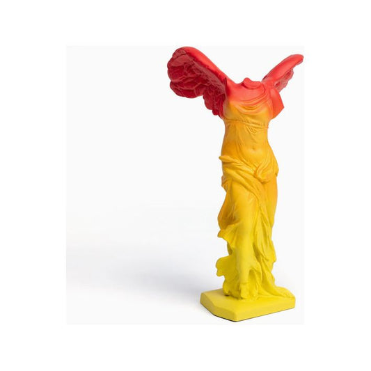 Sculpture Victoire Ailée de Samothrace – Today is Art Day – dégradé jaune orange rouge