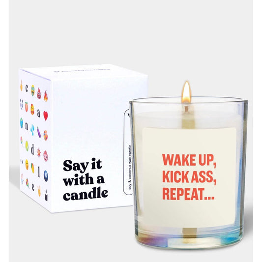 Bougie en verre avec message "Wake up, kick ass, repeat..." de la marque Candlehand