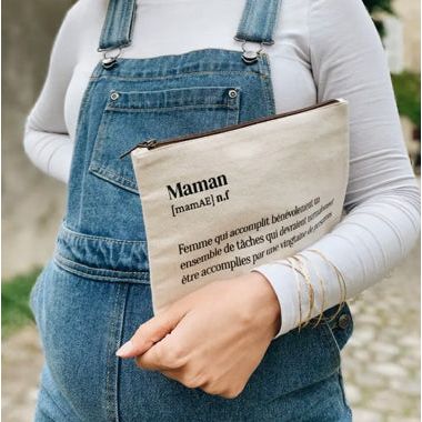 Trousse écrue "Maman" avec définition humoristique imprimée – Family Impact Stories