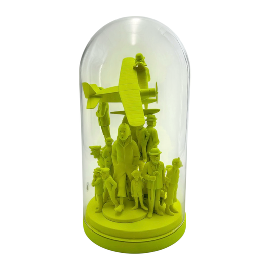 Globe déco Tintin sous cloche avec figurines recyclées – création Mother Lighter