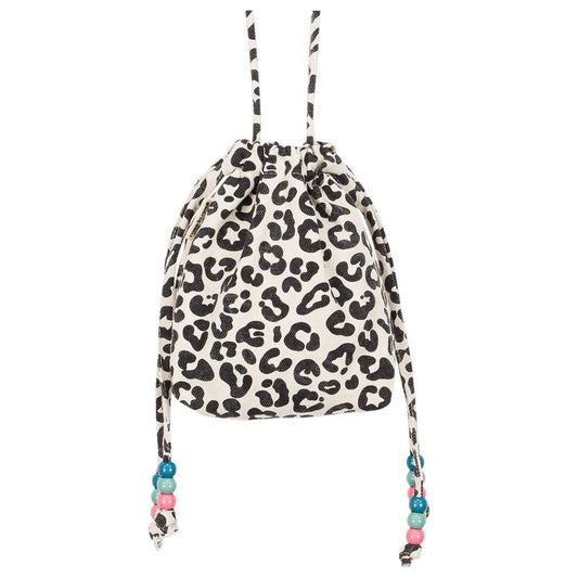 sac Billie Rose in April porté à l’épaule, imprimé léopard noir sur fond grège