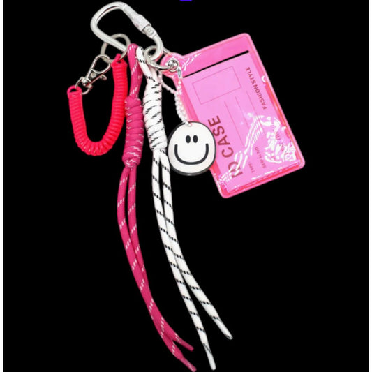 Grigri de sac Smiley rose avec carte et cordons – Bag Charm coloré