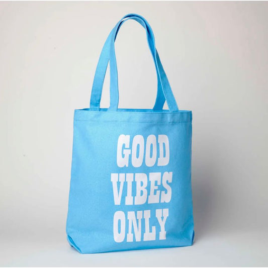Tote bag Peanuts Magpie – Snoopy sur arc-en-ciel et slogan Good Vibes Only.