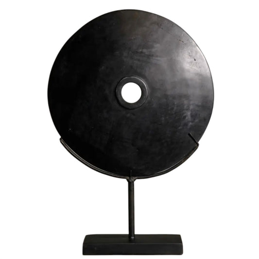 Disque en pierre noire de Papouasie sur socle – Objet déco contemporain Ø30 cm