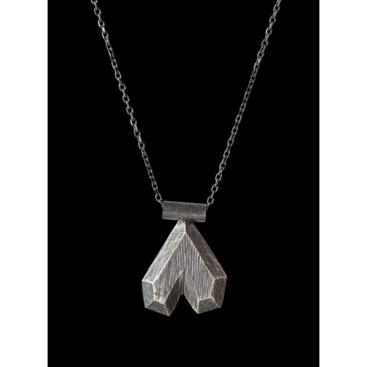 Collier Beatriz Favres – cœur inversé en argent oxydé, petit modèle