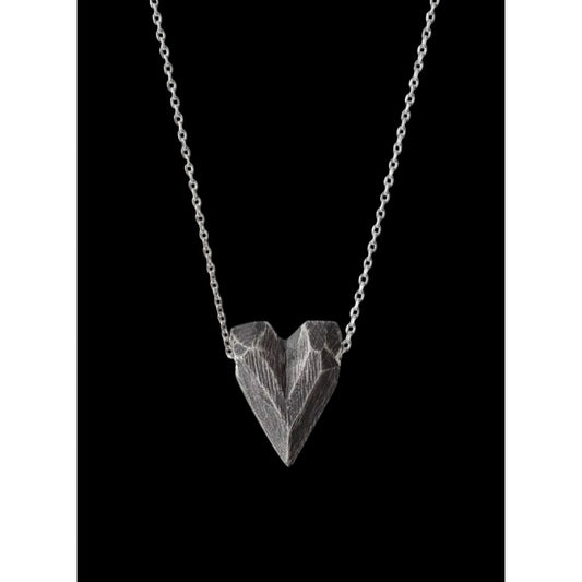 Collier Beatriz Favres – cœur en argent oxydé, taille moyenne