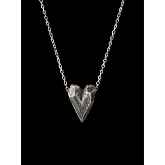 Beatriz Favres – Collier cœur en argent oxydé (petite taille)