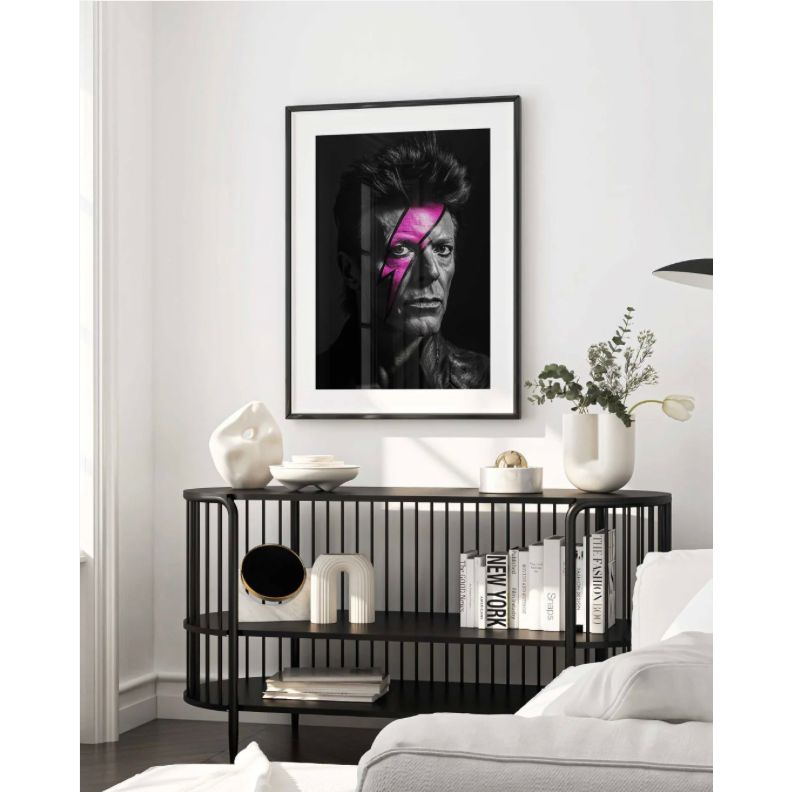 Affiche "Pink Bowie" – Cebo Galerie, portrait noir et blanc avec éclair rose