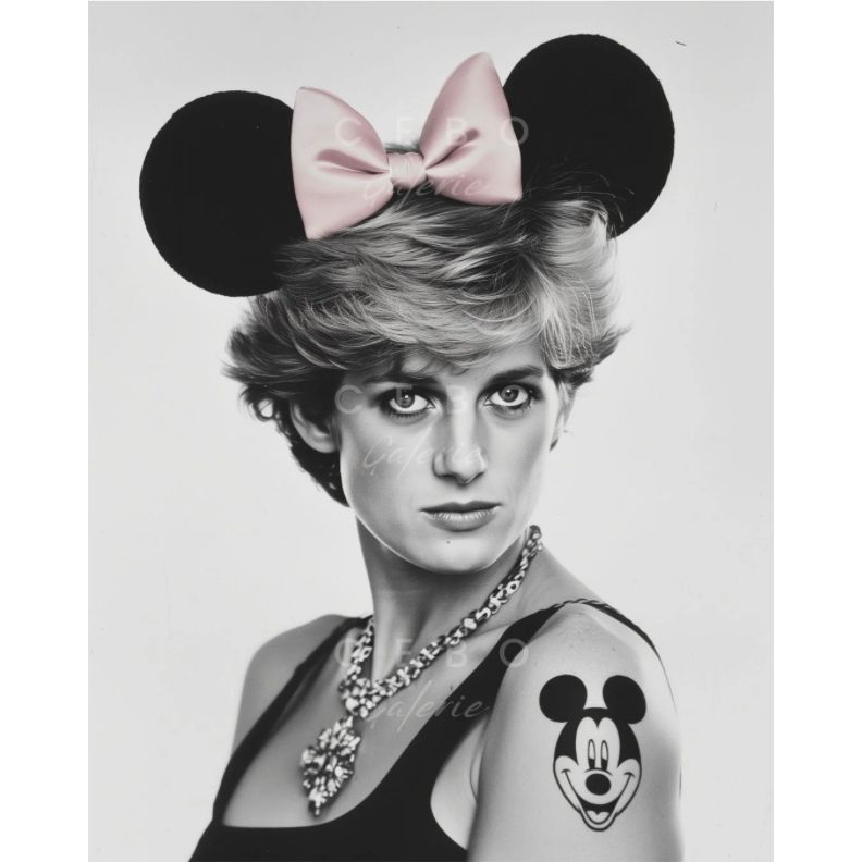 Affiche "Princesse Pop" – Cebo Galerie, portrait noir et blanc avec oreilles Minnie et tatouage Mickey