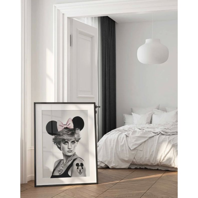 Affiche "Princesse Pop" – Cebo Galerie, portrait noir et blanc avec oreilles Minnie et tatouage Mickey
