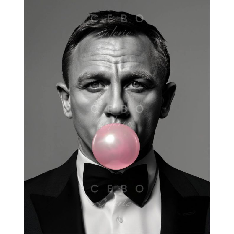 Affiche "Bulle 007" – Cebo Galerie, portrait noir & blanc avec chewing-gum rose