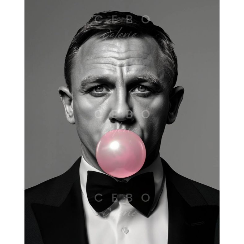 Affiche "Bulle 007" – Cebo Galerie, portrait noir & blanc de James Bond avec bulle rose