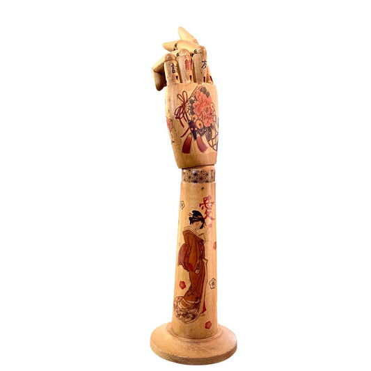 Bras tatoué en bois – Ateliers CSD Davoy – Sculpture déco japonaise