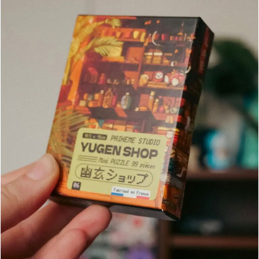 Mini puzzle "Yugen Shop" Paiheme Studio – scène de boutique japonaise rétro, 99 pièces colorées et fabriqué en France
