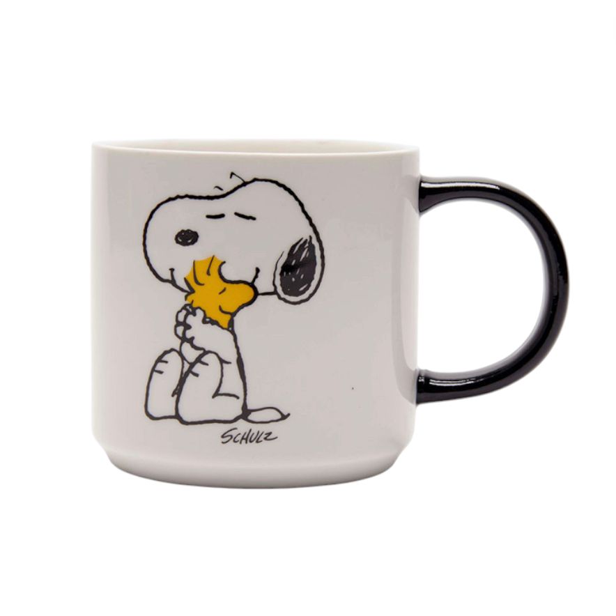 Mug Peanuts "Love" Magpie – Snoopy et Woodstock s’enlaçant, céramique blanche, anse noire.