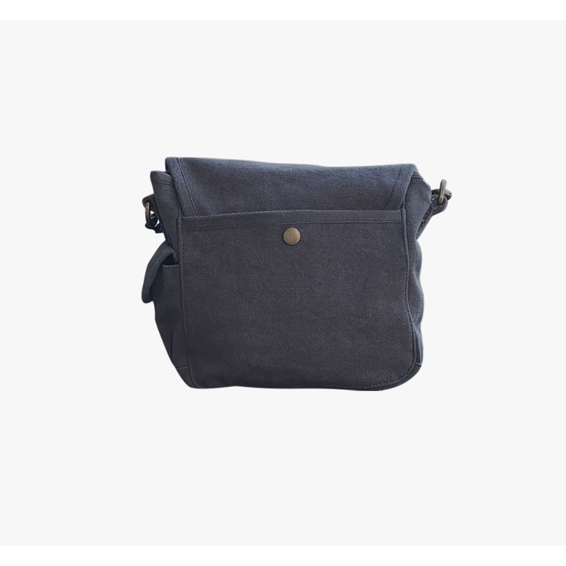 – Sac US noir petit modèle porté en bandoulière
– Détail sac US toile noire vintage
– Petit sac militaire US en toile