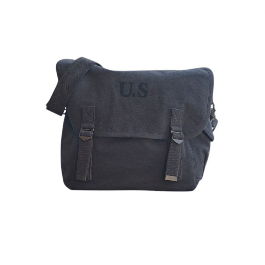 – Sac US grande taille noir porté en bandoulière
– Sac US noir version vintage collège années 80
– Détail du sac US grande taille toile épaisse noire