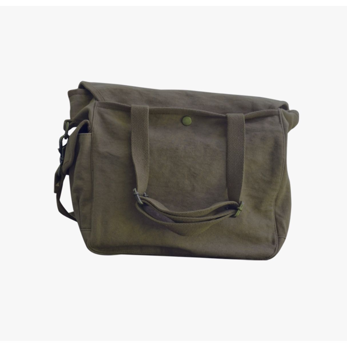 – Sac US grande taille kaki porté en bandoulière
– Sac militaire vintage kaki grand format
– Détails du sac US kaki en toile épaisse