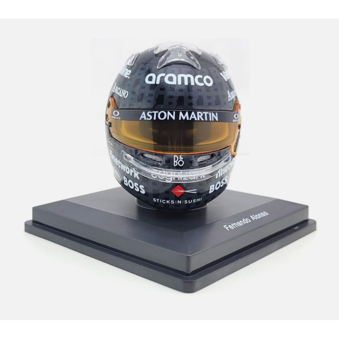 – Mini casque Fernando Alonso GP Angleterre 2024 Aston Martin F1 Spark 1:5 sur socle
– Casque miniature Alonso noir et or British GP 2024 modèle collection
– Mini helmet Fernando Alonso Aston Martin Aramco F1 Spark échelle 1:5
– Objet déco collection Formule 1 casque Alonso Silverstone 2024