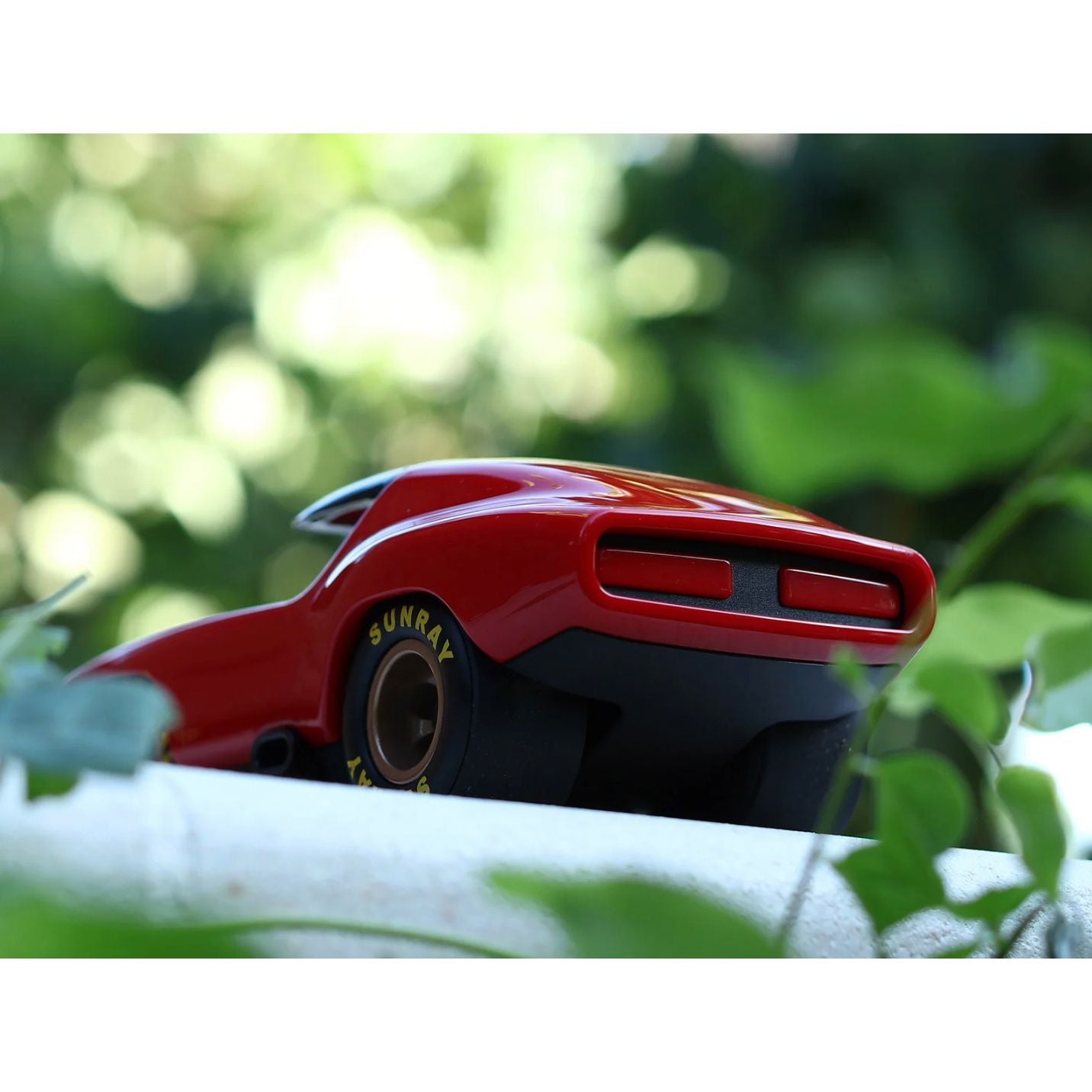 – Voiture Playforever Fastback Vincent rouge jouet design vintage
– Voiture Verve Leadbelly rouge Playforever style muscle car rétro
– Jouet voiture de collection Playforever Fastback Vincent déco