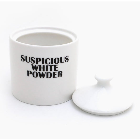 – Sucrier Suspicious White Powder Lenny Mud porcelaine blanc
– Pot à sucre humour noir inscription Suspicious White Powder
– Sucrier blanc minimaliste déco décalée Lenny Mud