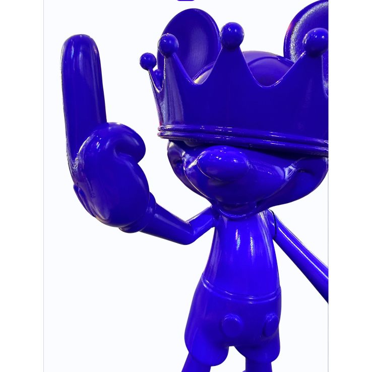 – Figurine Mickey doigt levé bleu sculpture design 30 cm
– Figurine pop art Mickey version provocante bleu
– Sculpture personnage cartoon détourné déco moderne