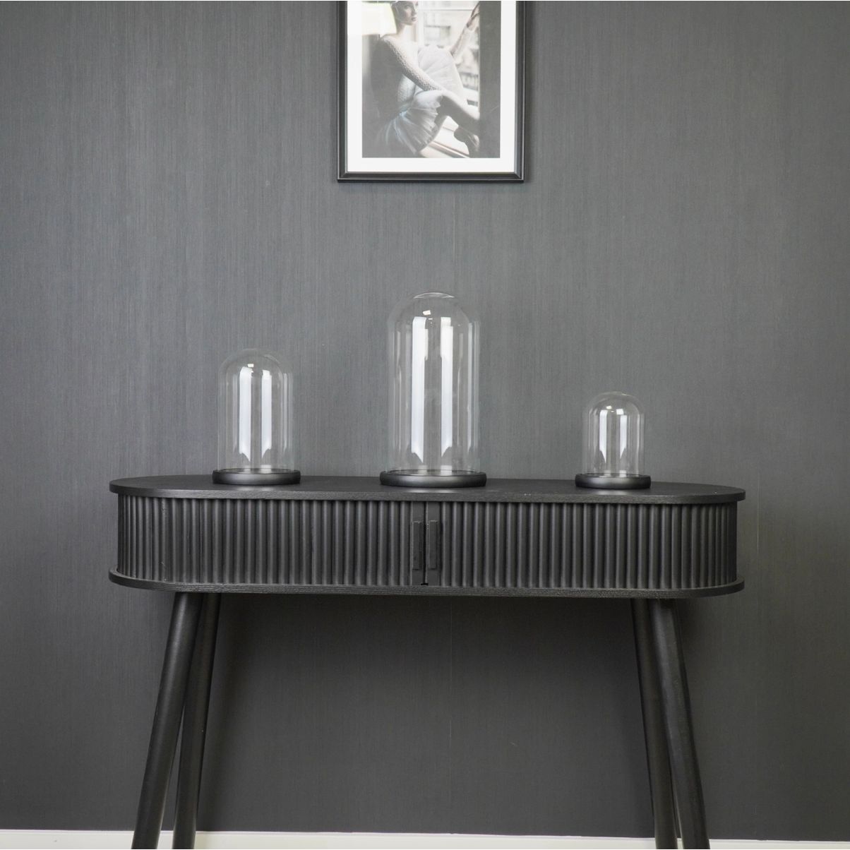 – Cloche décorative verre bois Housevitamin 15 cm
– Cloche en verre avec socle bois noir décoration
– Cloche déco transparente pour exposition objets