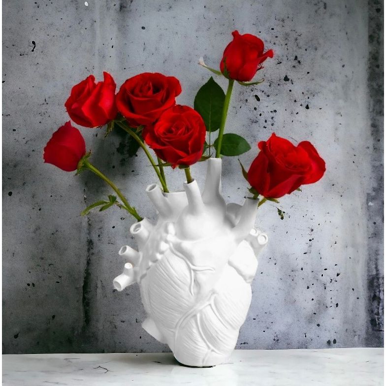 – vase coeur anatomique blanc résine 24,5 cm
– vase design coeur humain fleurs rouges déco
– vase original forme coeur anatomique décoration
– vase artistique coeur anatomique blanc contemporain