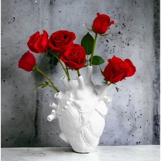 – vase coeur anatomique blanc résine 24,5 cm
– vase design coeur humain fleurs rouges déco
– vase original forme coeur anatomique décoration
– vase artistique coeur anatomique blanc contemporain
