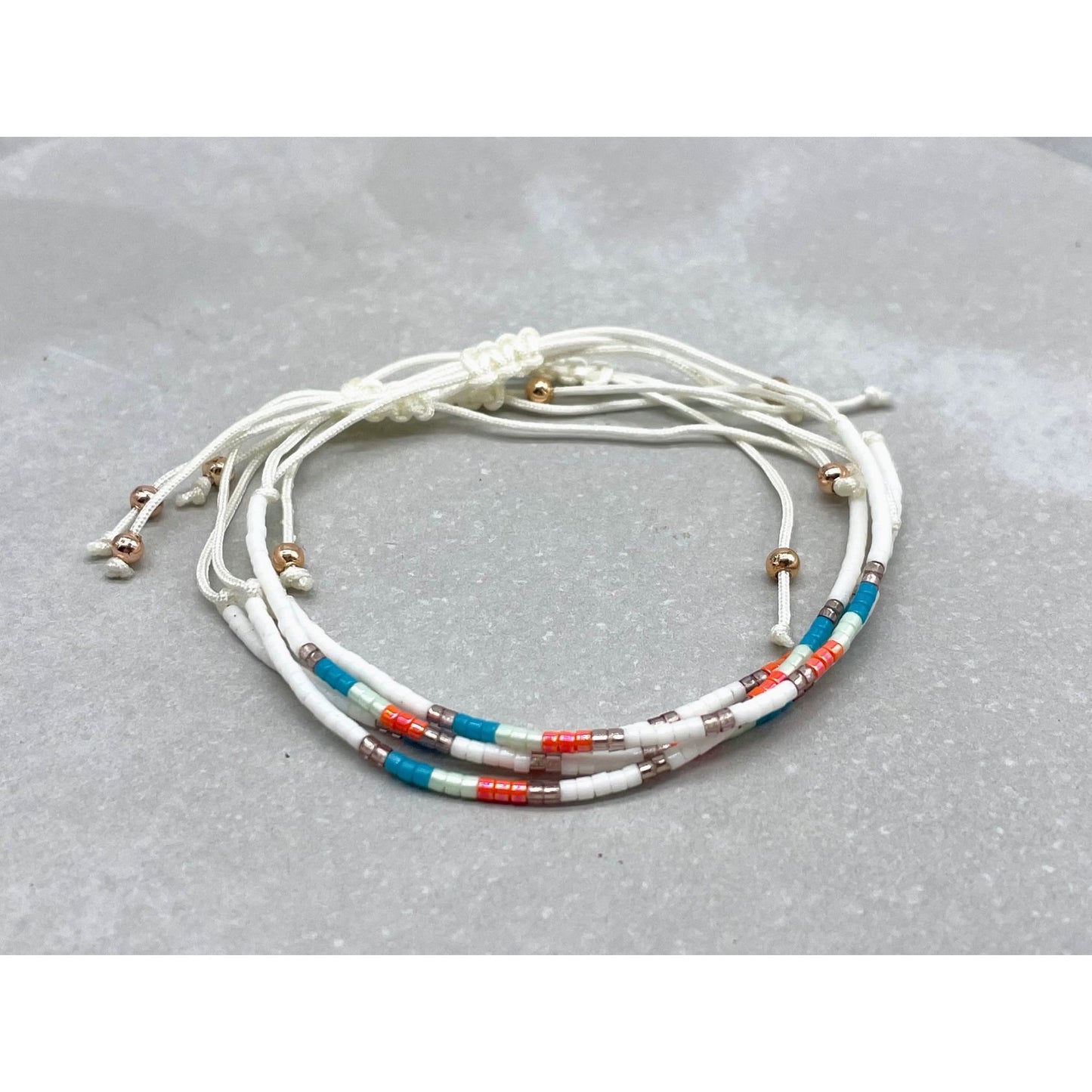 -bracelet japonais miyuki sorbet parsley pepper perles verre ajustable
-bracelet perles miyuki blanc turquoise orange bohème chic
-bracelet ajustable cordon perles japonaises miyuki femme
-bijou fin miyuki parsley pepper style bohème coloré