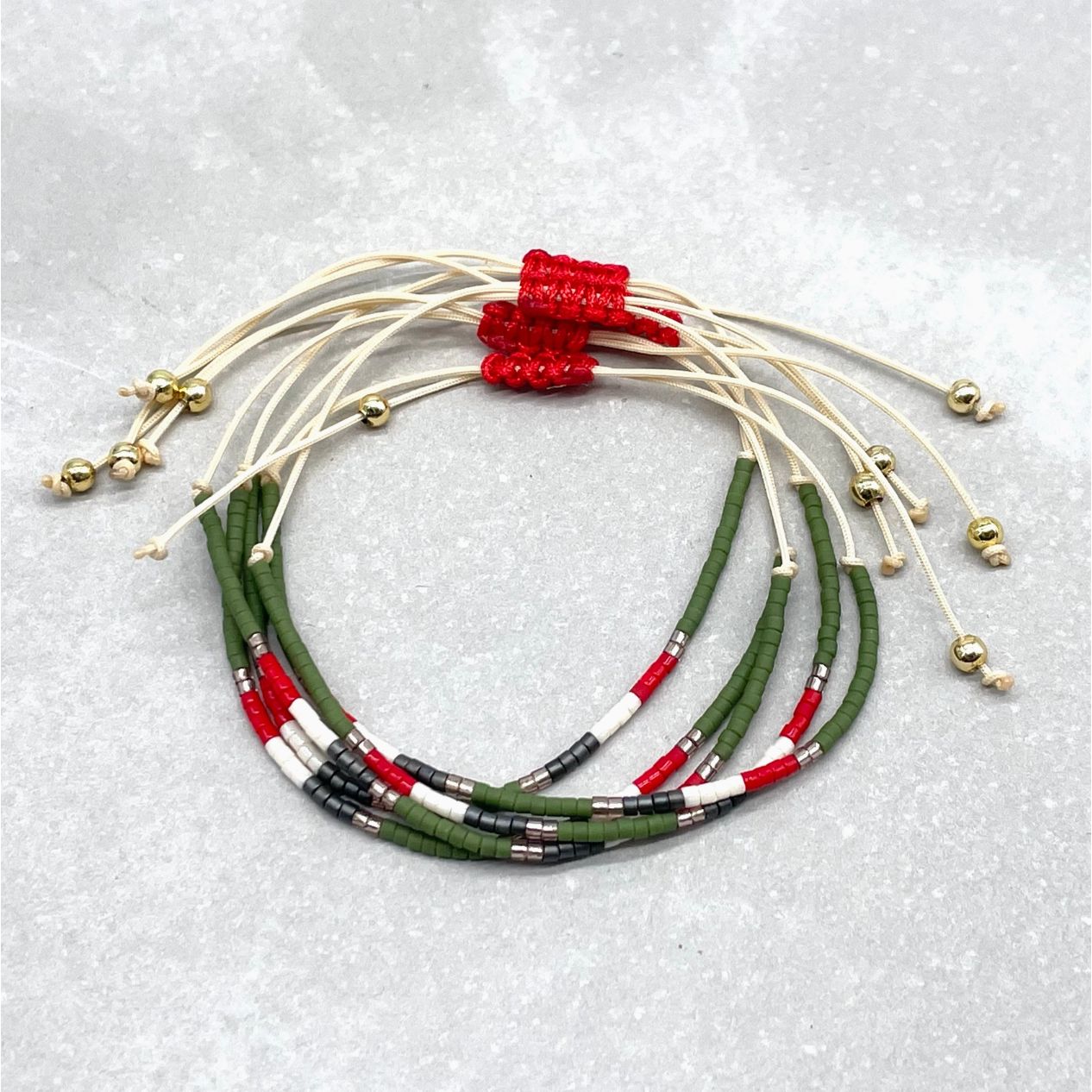 -bracelet japonais miyuki red oliv parsley pepper ajustable
-bracelet bohème rouge olive perles miyuki femme
-bracelet fin miyuki rouge doré style bohème chic
-bracelet ajustable perles japonaises miyuki parsley pepper