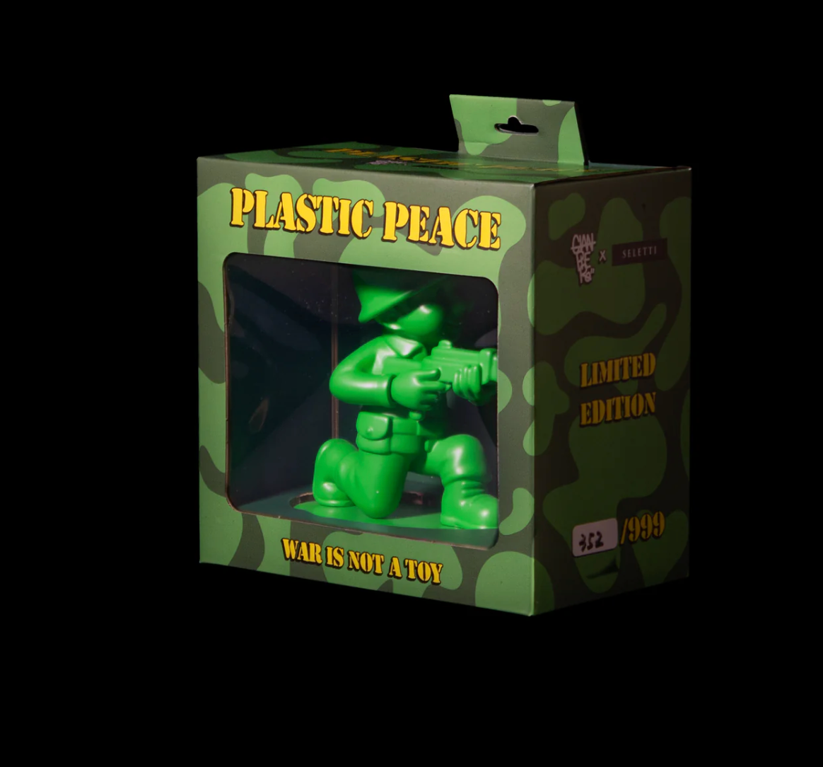 Objet design engagé Plastic Peace Seletti inspiré du célèbre soldat en plastique