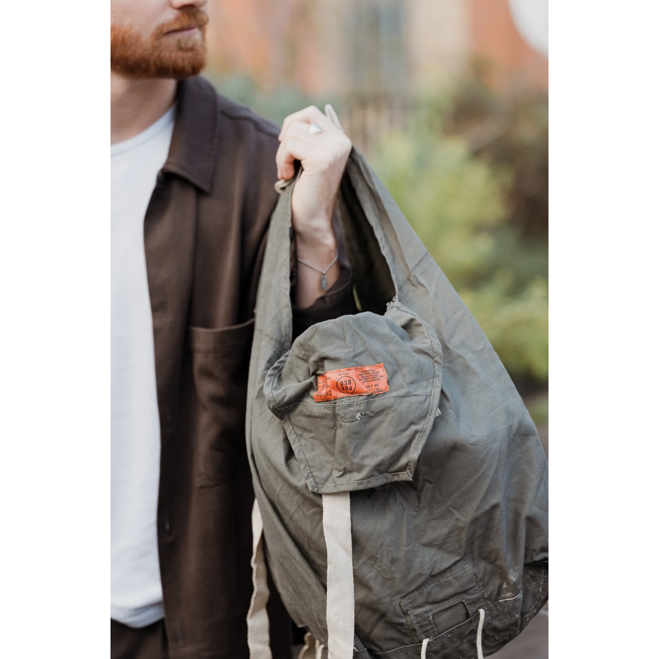 Sac vintage Parachute Square Bag Puebco en toile de parachute militaire recyclée kaki