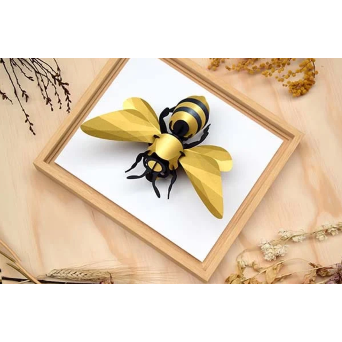 Abeille géante 3D Assembli en papier noir et or à assembler soi-même