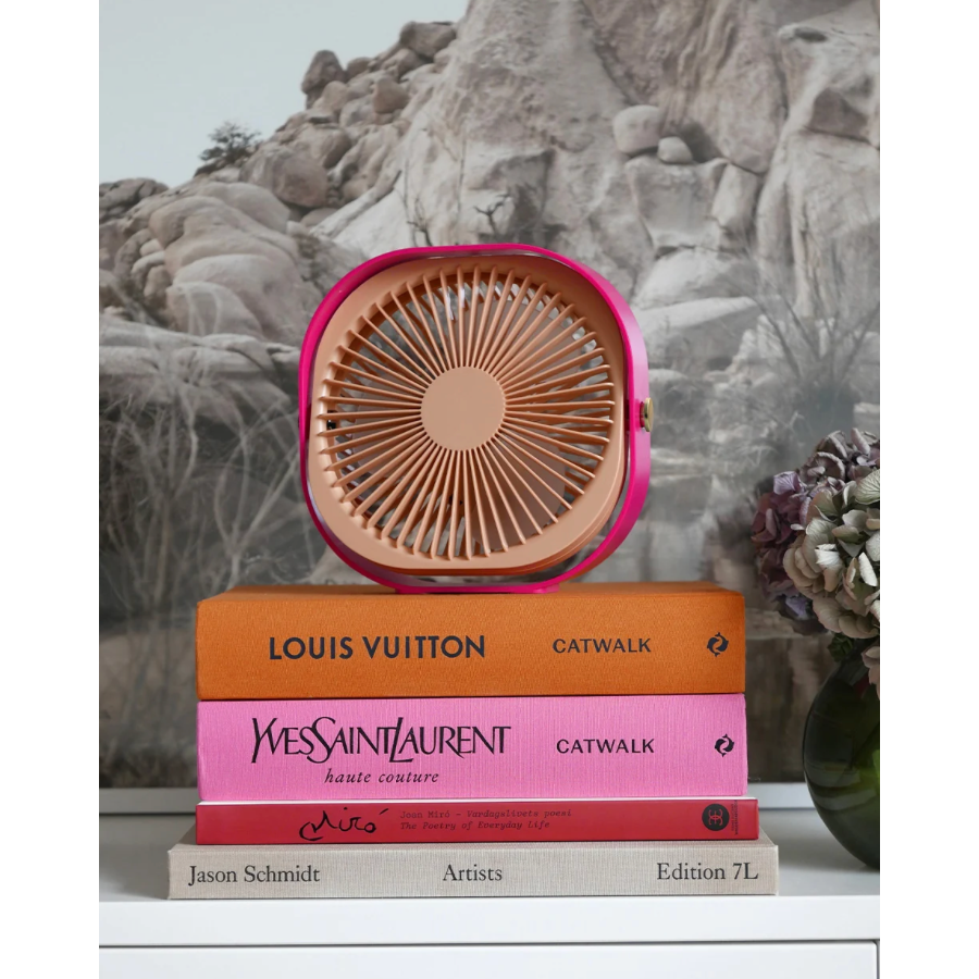Ventilateur portatif WOOD Cerise Printworks avec cadre rose cerise et ventilateur beige orientable