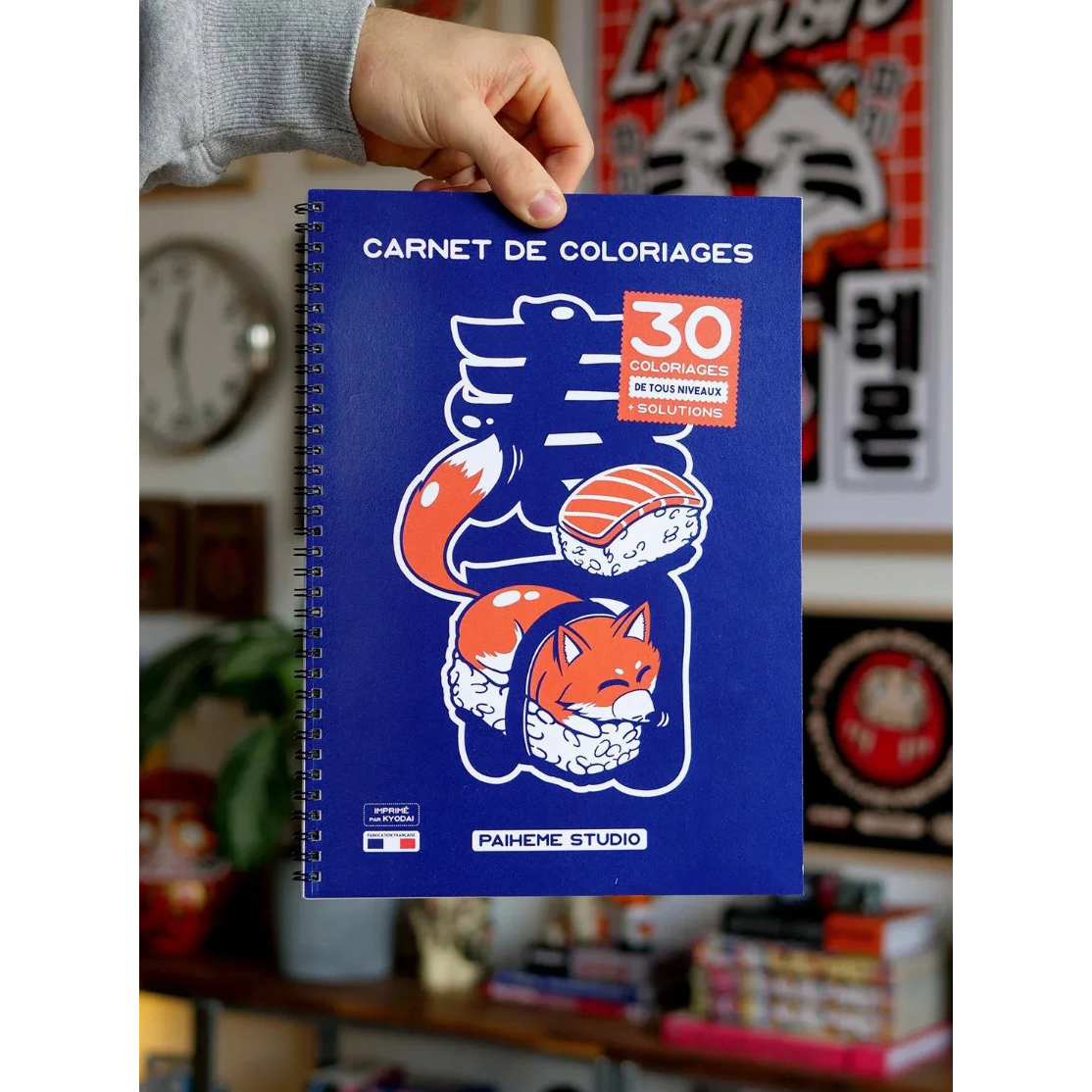 Carnet de coloriages Paiheme Studio bleu avec 30 coloriages de tous niveaux et illustrations inspirées de la culture japonaise