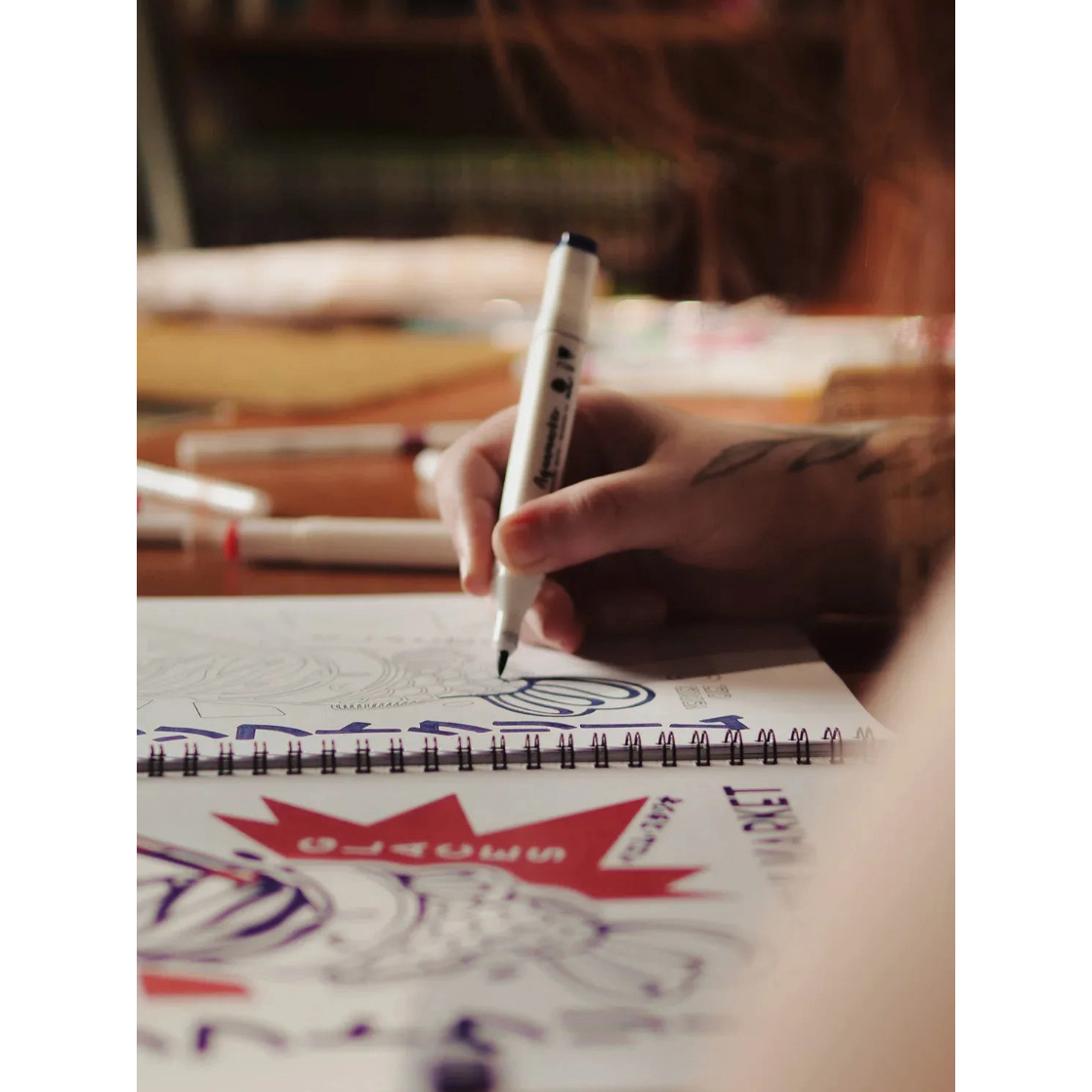 Carnet de coloriages Paiheme Studio bleu avec 30 coloriages de tous niveaux et illustrations inspirées de la culture japonaise