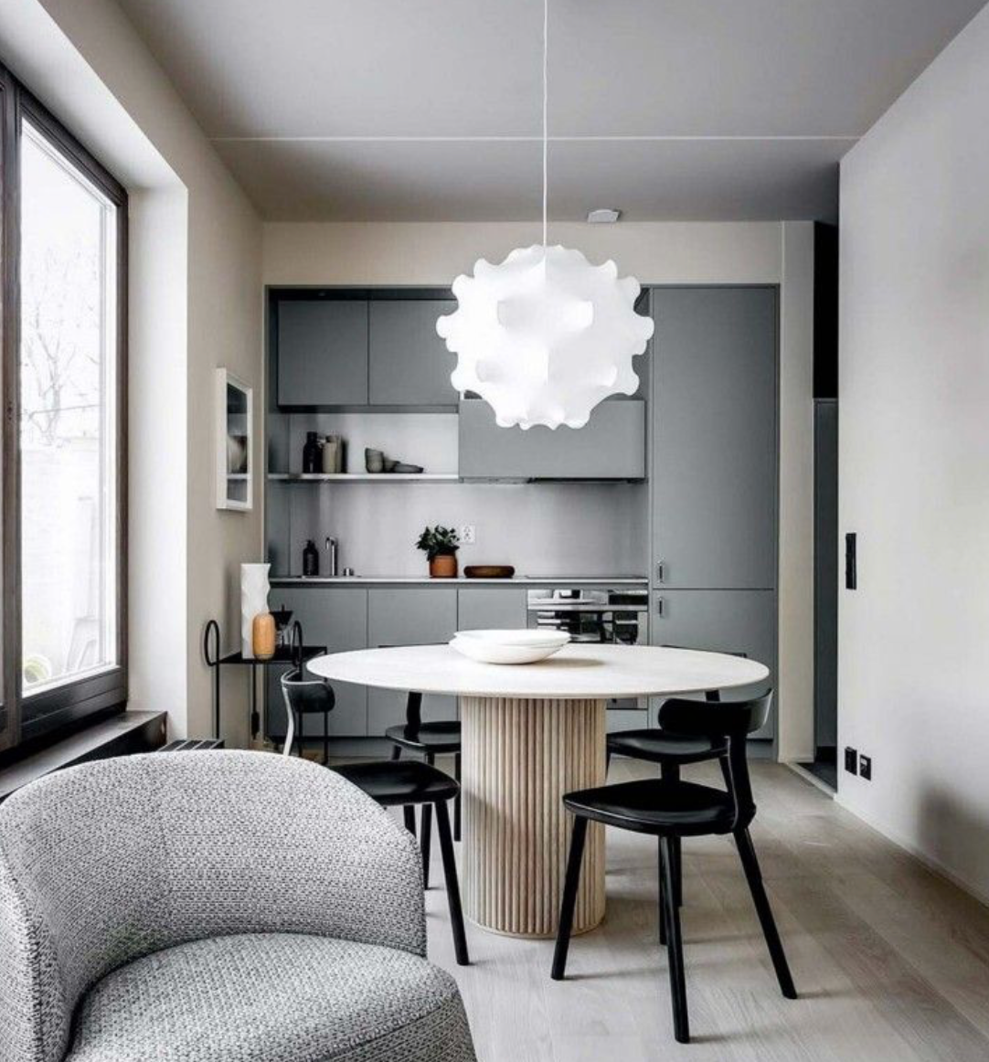 Suspension Stranger en soie blanche au design organique et sculptural
