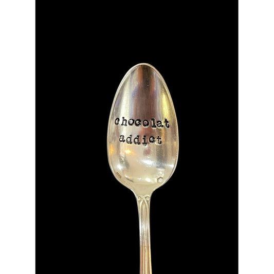 Cuillère vintage gravée "chocolat addict" – Pièce unique upcyclée par ømm