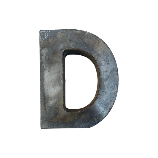 Lettre d’enseigne vintage en métal – Lettre “D” – Objet déco industriel unique