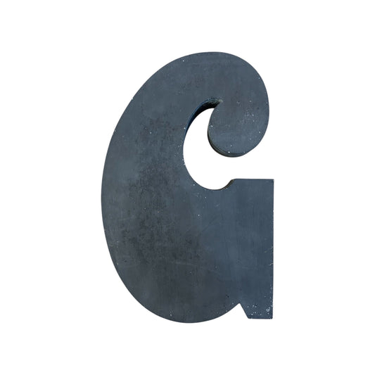 Lettre d’Enseigne Vintage “C” – Métal Noir Mat – Typographie Ronde et Graphique