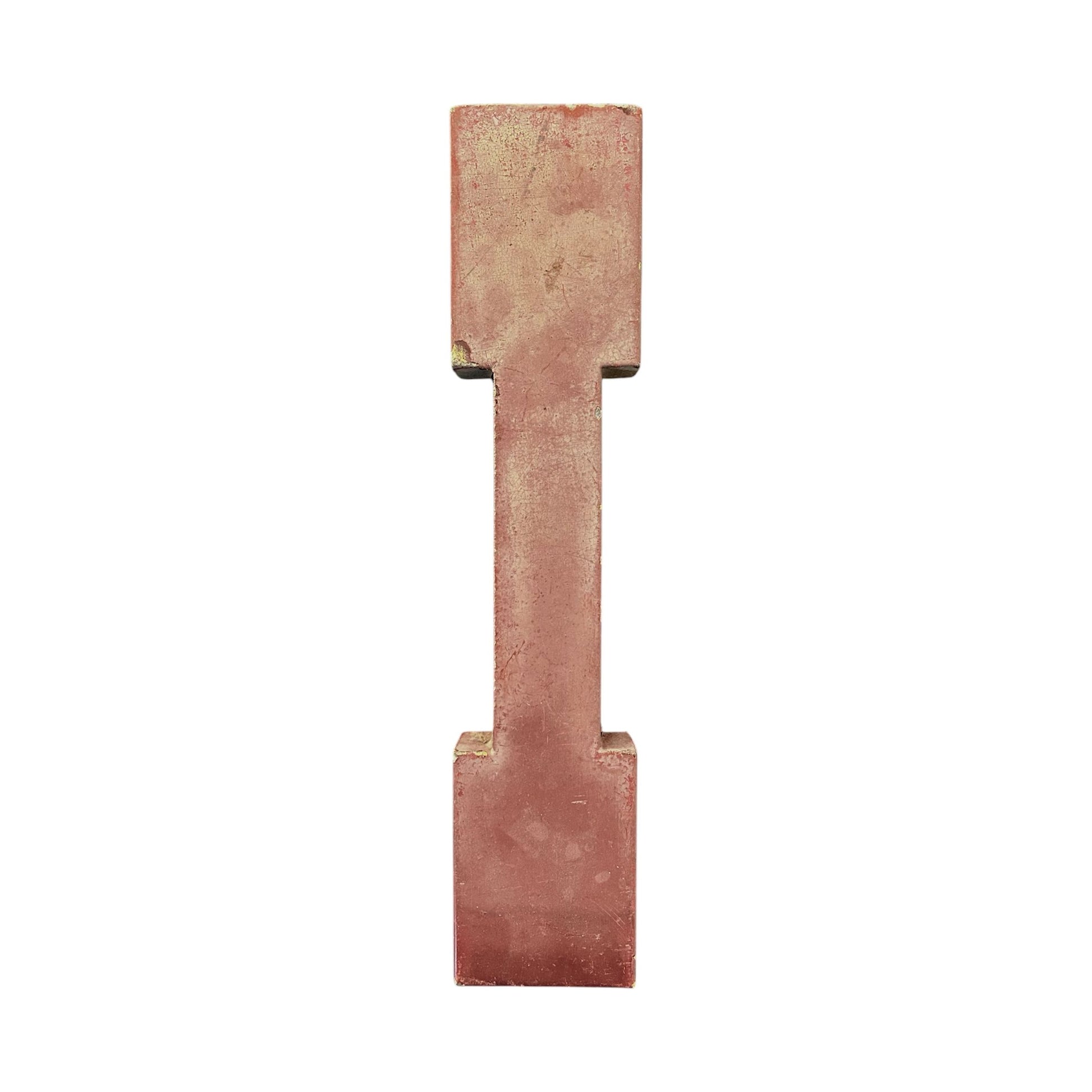 Lettre d’enseigne vintage "I" – métal rouge patiné – style industriel