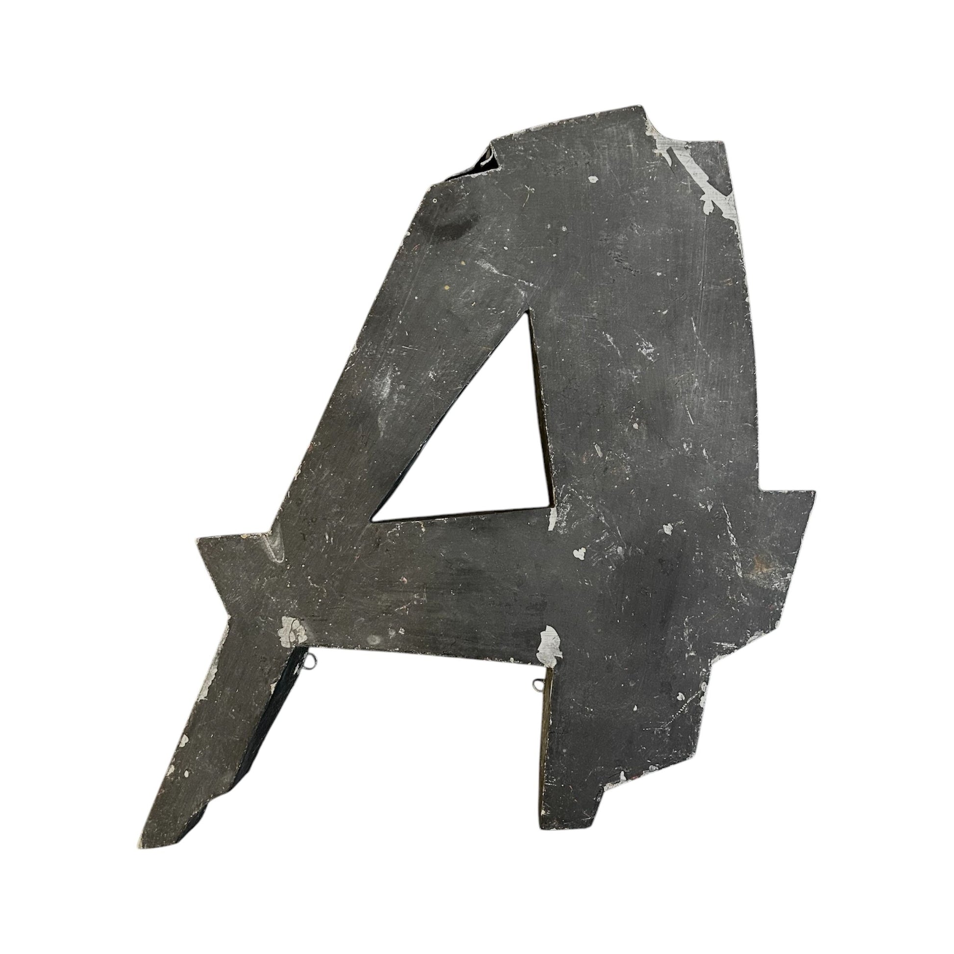 Lettre d’enseigne vintage A – métal noir – style industriel patiné