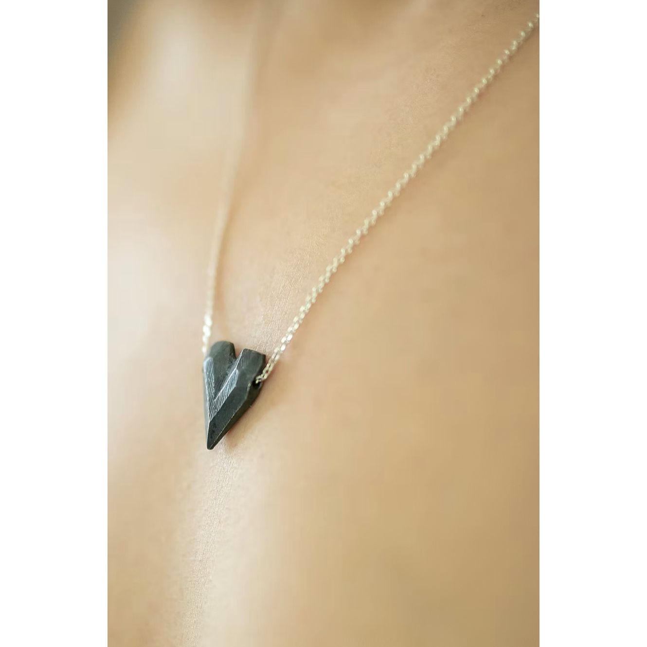 Beatriz Favres – Collier cœur en argent oxydé (taille moyenne) - Boutique Ømm