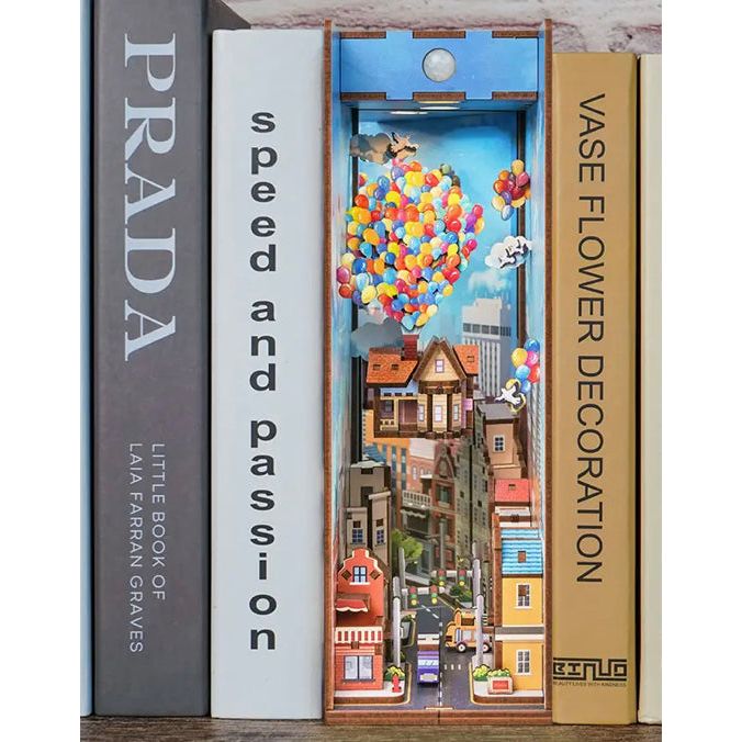 Book Nook "Balloon House" – Diorama 3D à assembler – Style Là-Haut - Boutique Ømm