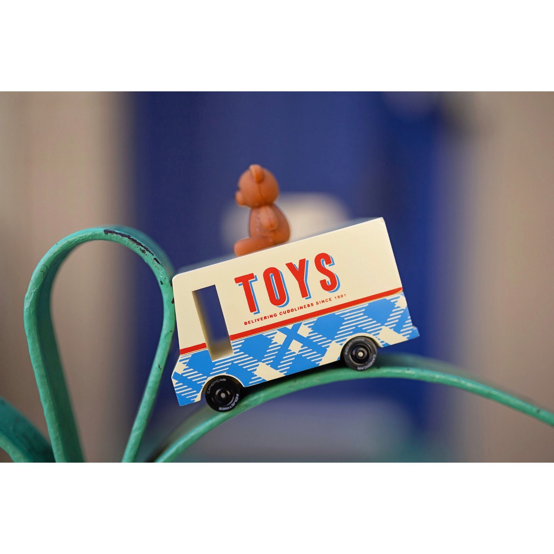 Camionnette Teddy Bear Van Candylab Toys avec ours en peluche sur le toit