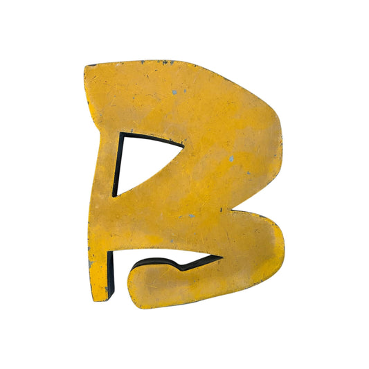 Lettre d’Enseigne Vintage Métal – Lettre “B” – Jaune et noir Patiné – Style Rétro Industriel