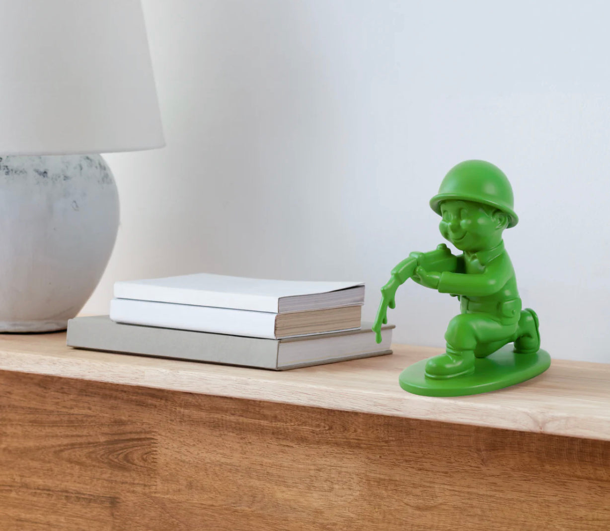 Objet design engagé Plastic Peace Seletti inspiré du célèbre soldat en plastique